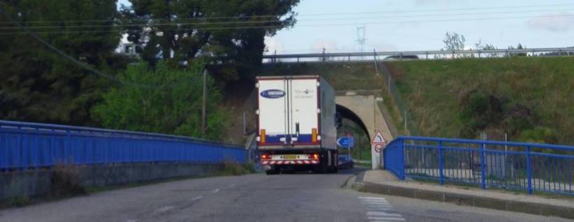 Camion sur le pont